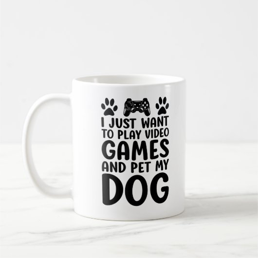 楽しくビデオゲームをして犬を撫でたい コーヒーマグカップ (左)