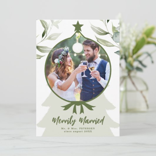 楽しく新結婚したしい写真の緑のクリスマス シーズンカード (スタンド正面)