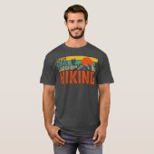 楽しく生きる 登山 楽しい キャンピング Tシャツ (正面フル)