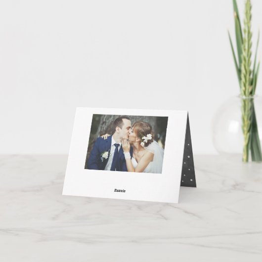 楽しげに続くホリデ結婚ーの写真が折りたたまれる シーズンカード (裏面)