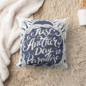 楽園のちょうど別の日 クッション (ブランケット)