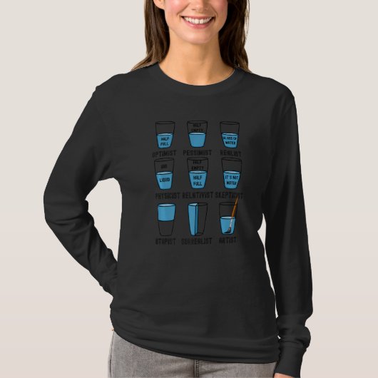 楽観主義者 ネガティブ 水 グラス 半分満タン 面白Tシャツ Tシャツ (正面)