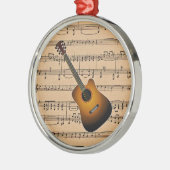 楽譜の背景が付いているアコースティックギター メタルオーナメント (左)