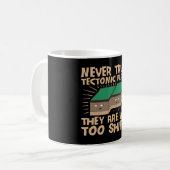 構造プレートを信用しない コーヒーマグカップ (正面左)