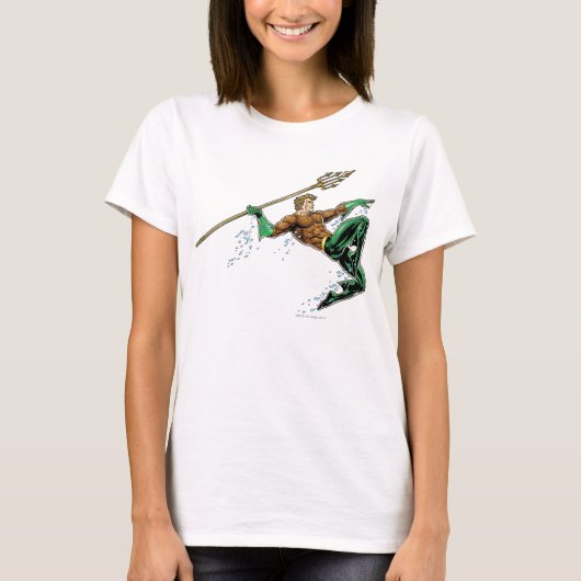 槍で突き出たアクアマン Tシャツ (正面)