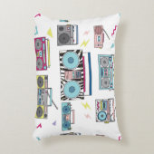 様々なヴィンテージカセットプレーヤーのセット。レトロ80 アクセントクッション (正面(垂直))