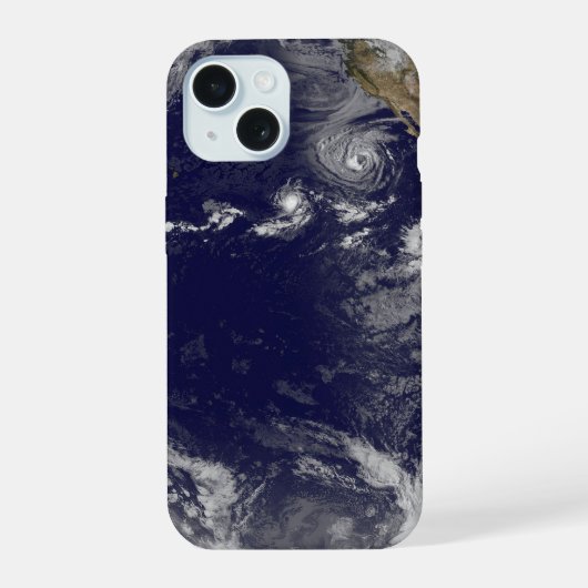 様々な熱帯低気圧が発生している地球 iPhone 15ケース (裏面)