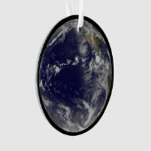 様々な熱帯嵐を示す完全な地球。 オーナメント (正面)
