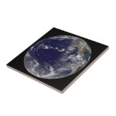 様々な熱帯嵐を示す完全な地球。 タイル (側面)