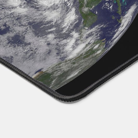 様々な熱帯嵐を示す完全な地球。 デスクマット (コーナー)