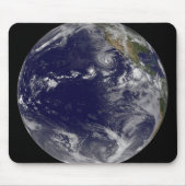 様々な熱帯嵐を示す完全な地球。 マウスパッド (正面)