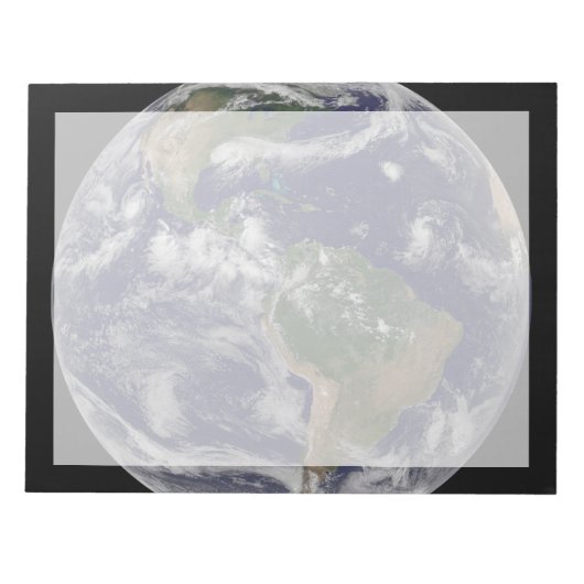 様々な熱帯雨系を示す全地球。 ノートパッド (正面)