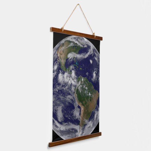 様々な熱帯雨系を示す全地球。 吊り下げ型タペストリー (傾斜あり)