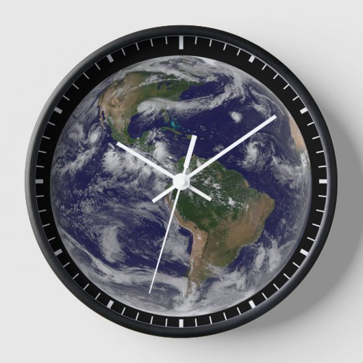 様々な熱帯雨系を示す全地球。 壁時計 (正面)