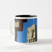 様式化されたはすと飾られる柱 ツートーンマグカップ (正面左)