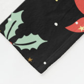 様式化されたクリスマスホリー&ポインセチア模様 フリースブランケット (角)