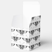 様式化されたデコ蝶 – 白と黒 フェイバーボックス (オープン)