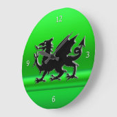 様式化されたブラックウェルシュドラゴン、緑のメタリック効果 ラージ壁時計 (傾斜)