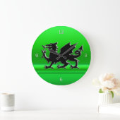 様式化されたブラックウェルシュドラゴン、緑のメタリック効果 ラージ壁時計 (ホーム)