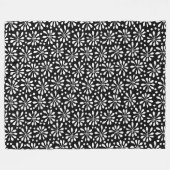 様式化された植物パターン020818 – 黒の上に白 フリースブランケット (正面(横))