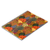 様式化された秋の木、明るい森のパターン。 ノートブック (左側)