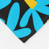様式化された花 – スカイブルー、琥珀と黒 フリースブランケット (角)