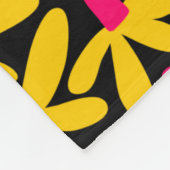 様式化された花 – 琥珀、深紅、黒 フリースブランケット (角)