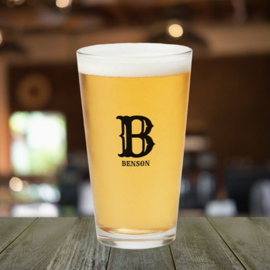 様式化された黒のイニシャルと姓 タンブラーグラス