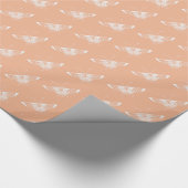 様式化デコバタフライ – 桃 ラッピングペーパー (角)