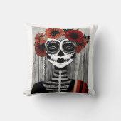 様式化ラカトリナ枕：黒、赤、白 クッション (正面)