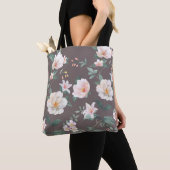 様高品質々な水彩の花が咲き始めた トートバッグ (クローズアップ)