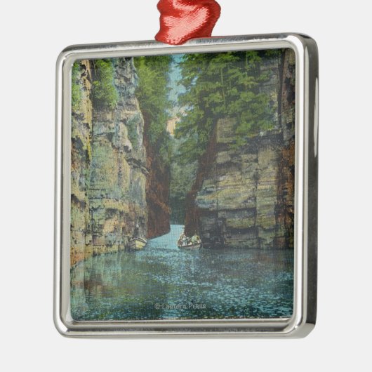 樋を通って来るボートの眺め メタルオーナメント (左)