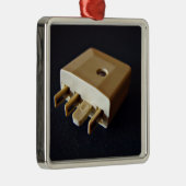 標準的なRJ-11アダプターへの電話プラグ メタルオーナメント (右)