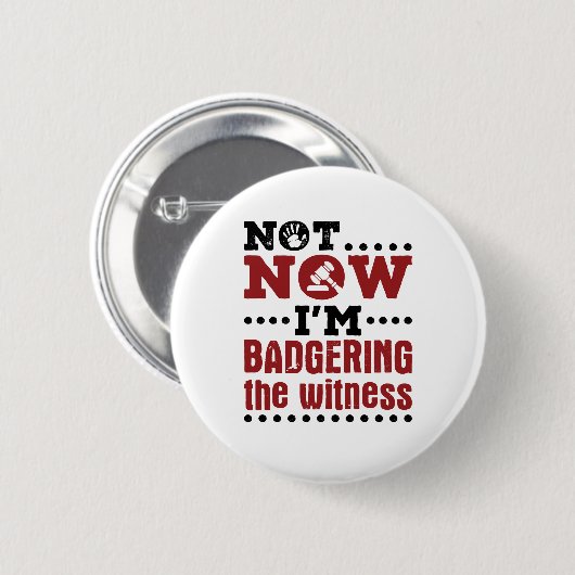 模擬裁判が今では証人を怒らせていない 缶バッジ (正面&裏面)