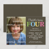 模様のついた４つの誕生日パーティー招待状 招待状 (正面/裏面)