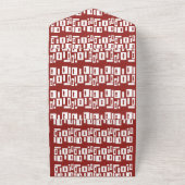 模様の入った赤い敷物が広がっている オールインワン招待状 (外側)