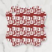 模様の入った赤い敷物が広がっている フェイバータグ (正面)