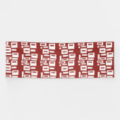 模様の入った赤い敷物が広がっている 横断幕 (横)