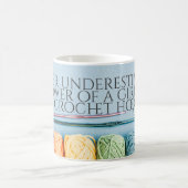 権力を決して過小評価しない コーヒーマグカップ (中央)