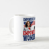 権限を持つ女性が女性に力を与えるKamala Harris コーヒーマグカップ (正面左)