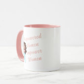 権限を持つ女性が女性のマグカップを強化 マグカップ (正面左)