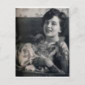 横になったタトゥーのある女性 ポストカード (正面)