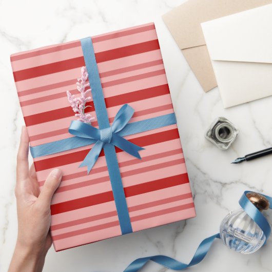 横向エレガントき赤とピンクのキャンディーキュストライプー ラッピングペーパー (ギフト)