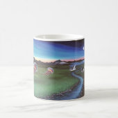 横向飛んでいるきの沼にクラゲ コーヒーマグカップ (中央)