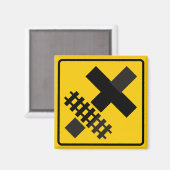 横断道路標識での鉄道パラリンスメインロード マグネット (正面/裏面)