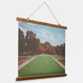 樹上風景、ロモクロムパープル 吊り下げ型タペストリー (傾斜あり)