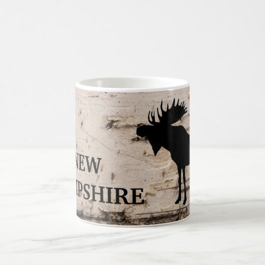 樹皮に黒いシルエットのムース樺の木 コーヒーマグカップ (中央)