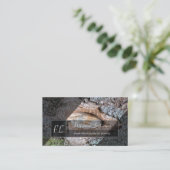 樹皮木表面グレー三角形モノグラムブ 名刺 (スタンド正面)