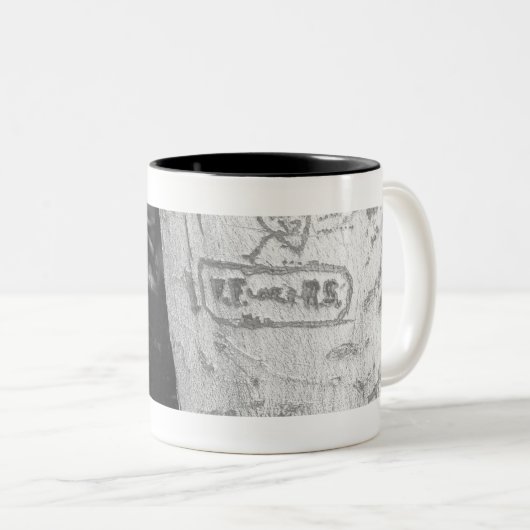 樺の木のトランクB&Wで切り分けること ツートーンマグカップ (正面右)