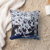 樺の木の木霜の降りたの枝の雪片 クッション (ブランケット)